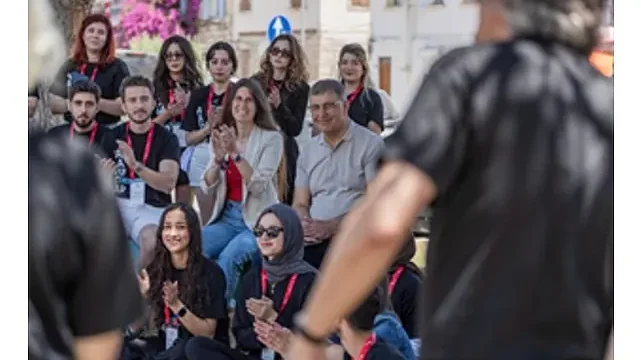 Başkan Tugay Çeşme’de genç tasarımcılarla buluştu