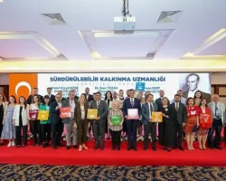 Başkan Zeyrek: “Zirvede ortaya çıkan fikirler, Manisa’nın geleceği için bir eylem rehberine dönüşecek”