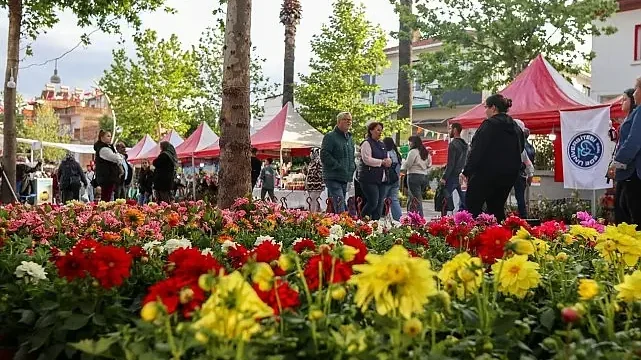 Bayındır 26. Uluslararası Çiçek Festivali’nin ilk Günü Dolu Dolu Geçti