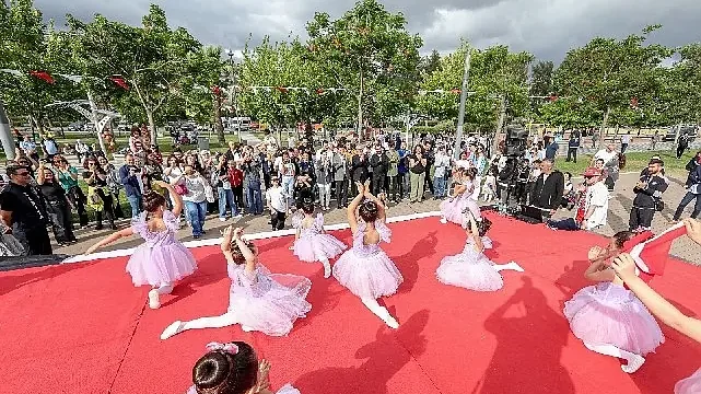 Bayraklı’da gençler Gençlik ve Spor Festivali’nde buluştu