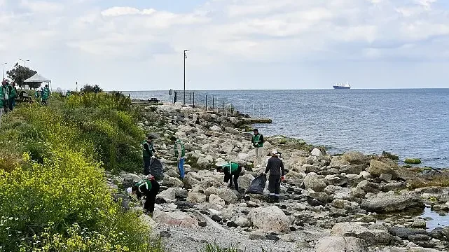 Beylikdüzü’nde Çevre Seferberliği: Gürpınar Sahili’nde 100 Kilo Atık Toplandı