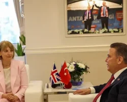 Birleşik Krallık Türkiye Büyükelçisi Başkan Muhittin Böcek’i ziyaret etti