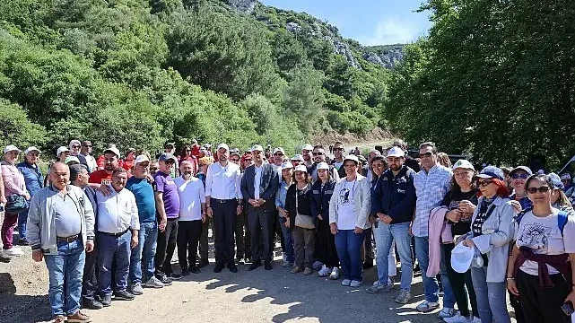 Buca’da Dünya İklim Günü’nde farkındalık yaratan doğa yürüyüşü