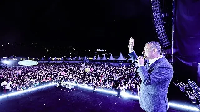 Büyükakın’dan, gençlere övgü:”Harikasınız!”