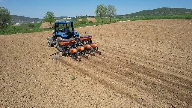 Büyükşehir’in desteğiyle ekim mesaisi başladı