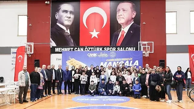 Canik Belediyesi’nin ilçede düzenlediği Canik Aile Gençlik Mangala Turnuvası büyük heyecana sahne oldu.