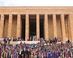 Çankayalı Minik Mezunlar Atasının Huzurunda