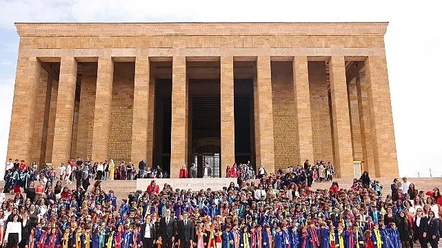 Çankayalı Minik Mezunlar Atasının Huzurunda
