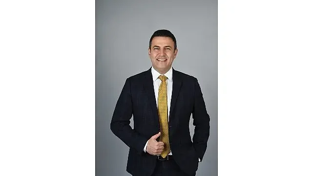 Ceyhan’da Kitap ve Kariyer Günleri Coşkusu: Murat Gezici Gençlerle Halk ile Buluşuyor