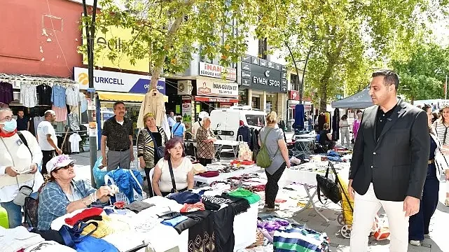 Çiğli’de dayanışma ve sürdürülebilirlik buluştu: 2. El eşya ve kıyafet kermesi yoğun ilgi gördü