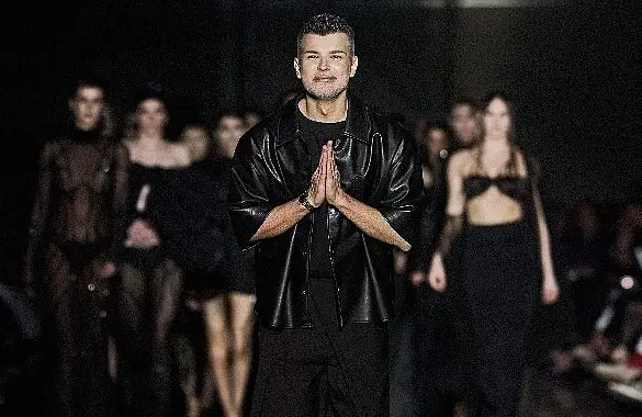 Cihan Nacar’dan Bakü’de Görkemli Çıkış: Tüm Gücüyle ‘Siyah’ Sahnede!