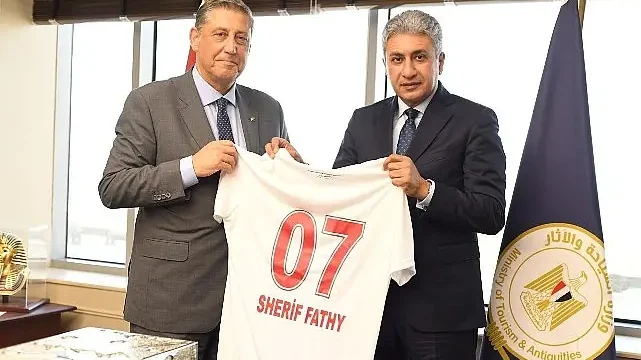Corendon Airlines Yönetim Kurulu Başkanı Yıldıray Karaer, Mısır’ın Turizm ve Sivil Havacılık Bakanları ile bir araya geldi