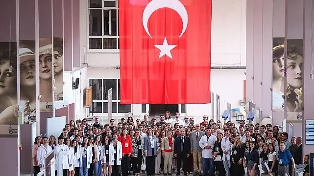 DEÜ’de Gençlik Sempozyumu ve Bilim Sanat Şenliği Coşkusu