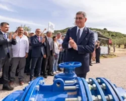 Dikili’de toprak suyla buluştu, üretici bayram sevinci yaşadı