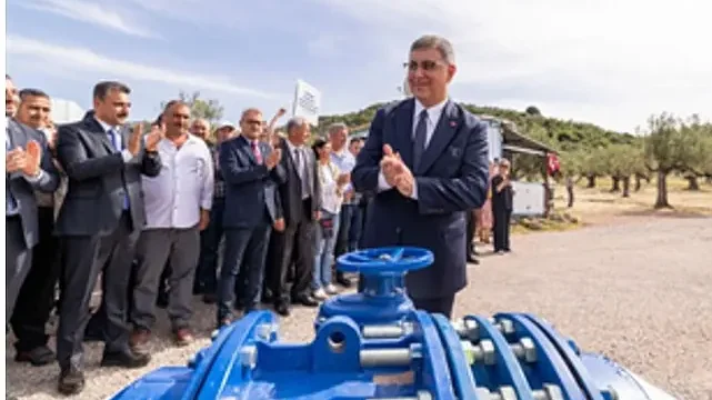 Dikili’de toprak suyla buluştu, üretici bayram sevinci yaşadı