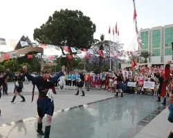 Efes Selçuk’ta Kültürler Uluslararası Halk Oyunları Şenliği ile Buluşuyor