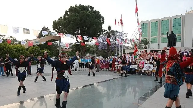 Efes Selçuk’ta Kültürler Uluslararası Halk Oyunları Şenliği ile Buluşuyor