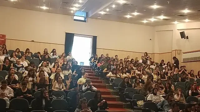 Ege’de “1.Uluslararası Sağlık Yaşam ve Beslenme Öğrenci Kongresi” düzenlendi
