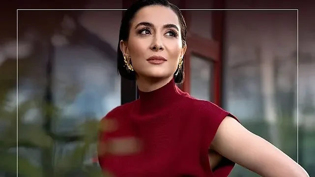 Gelenekten günümüze: Ezgi Eyüboğlu’ndan yeni bir şarkı