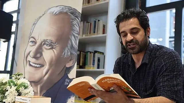 Genç oyuncu, öğrencilere “Hababam Sınıfı”nı okudu