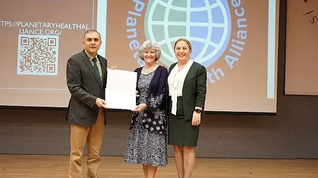 Gezegen sağlığı alanında çalışmalar yapan Prof. Dr. Teddie Potter konferans verdi
