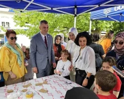 Gölcüklü Çocuklar elleriyle Annelerine Hediye Yaptı