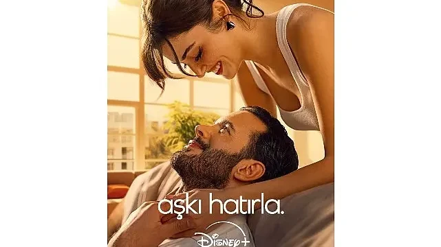 Hande Erçel ve Barış Arduç’un Başrollerinde Yer Aldığı Disney+’ın ‘Aşkı Hatırla’ Dizisinin Yayın Tarihi, Dizinin Yeni Posteriyle Duyuruldu!