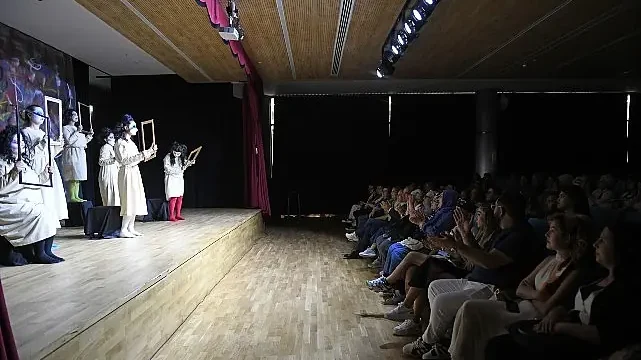 ‘Hiç Kimsenin Hikayesi’ oyunu Osmangazi’de sahnelendi