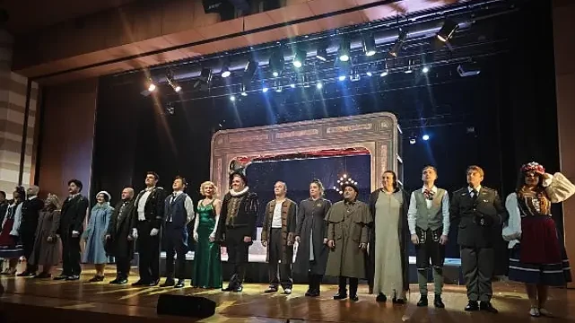 İstanbul’da Kocaeli Şehir Tiyatroları rüzgârı esti