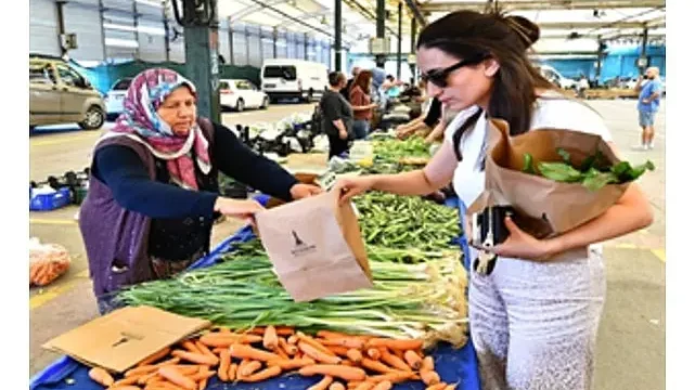 İzmir Büyükşehir Belediyesi 15 yıldır organik tarımla çiftçiyi ayakta tutuyor