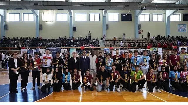 İzmir İmam Hatipler Bilim, Kültür, Sanat ve Spor Şenliği Coşkuyla Gerçekleşti
