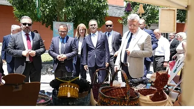 İzmir’de “Hayat Boyu Öğrenme Haftası” Coşkuyla Kutlanıyor