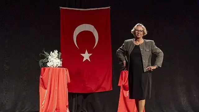 Karşıyaka’nın çınarlarından renkli defile