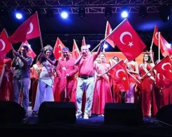 Kemer’de 19 Mayıs coşkusu İkilem Kemer’de konser verdi