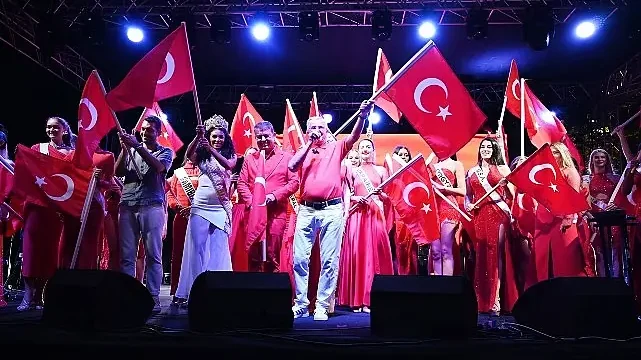 Kemer’de 19 Mayıs coşkusu İkilem Kemer’de konser verdi