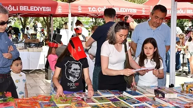 Kitapların Büyülü Dünyasına Yolculuk Çiğli’de Sürüyor