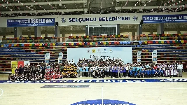 Konya Büyükşehir Geleneksel Çocuk Oyunları İl Finalinde Başarılı Öğrencilere Ödülleri Verildi