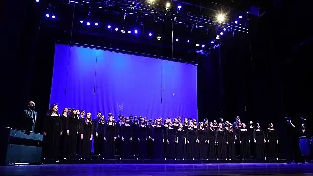 Lüleburgaz Belediyesi Gençlik Korosu’na İzmir’den ödül