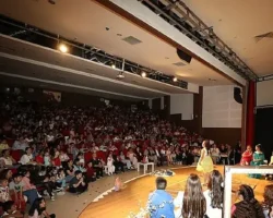 Menderes Belediyesi Çocuk Tiyatrosu Sahnede