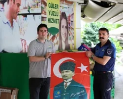 NARLIDERE BELEDİYESİ BASIN MERKEZİ  NARLIDERE BELEDİYESİ’NDEN ESNAFA BAYRAK DAĞITIMI  Narlıdere Belediyesi, 19 Mayıs’ın 106’ncı yıl dönümü kutlamaları kapsamında ilçe esnafına Atatürk baskılı Türk Bayrağı dağıttı