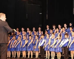 Nilüfer Çocuk ve Gençlik Koroları yıl sonu konserinde büyüledi