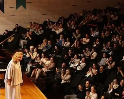 Nilüfer Senfoni Orkestrası ilk konserinde Gülsin Onay’ı ağırladı