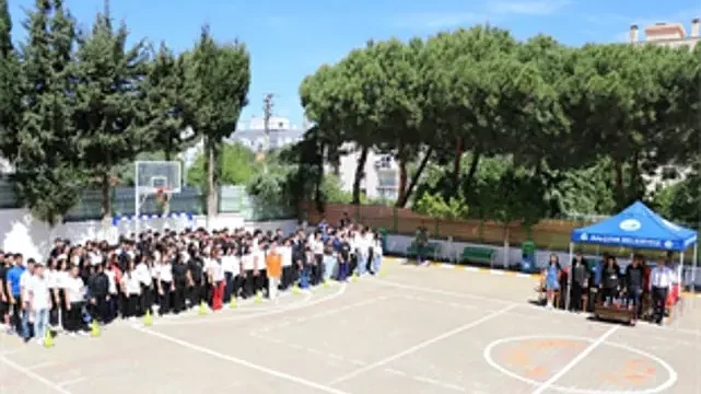 Öğrenciler istedi Büyükşehir ekipleri yaptı