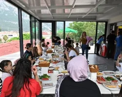 Öğretmenlerden Tepe Parkı’nda Anneler Günü etkinliği