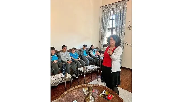Osmangazi Belediyesi’nden çocuklara masal şöleni