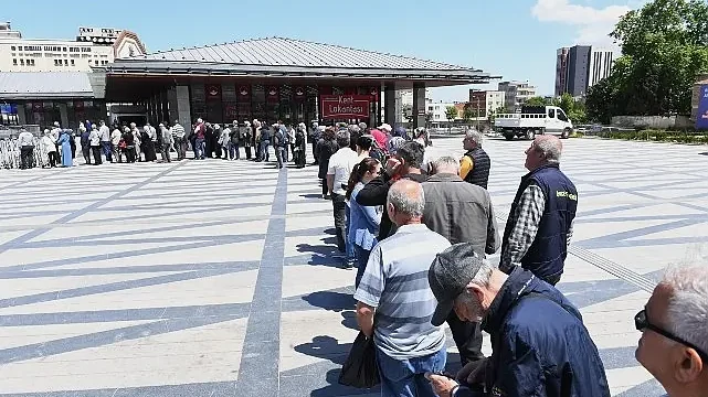 Osmangazi Belediyesi’nden ücretsiz fide dağıtımı
