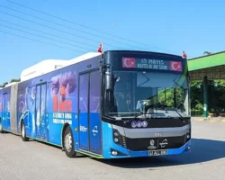 Otobüs ve tramvaylar 19 Mayıs’a özel giydirildi