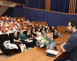 Oyuncu Uğur Uzunel, Marmarabirlik işçileriyle Rıfat Ilgaz’ı konuştu