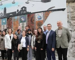 Özel gereksinimli bireylerden 770 parçalık seramik pano