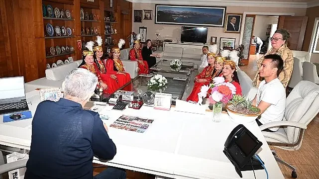 Raykhon Dans Grubu’ndan Başkan Topaloğlu’na ziyaret